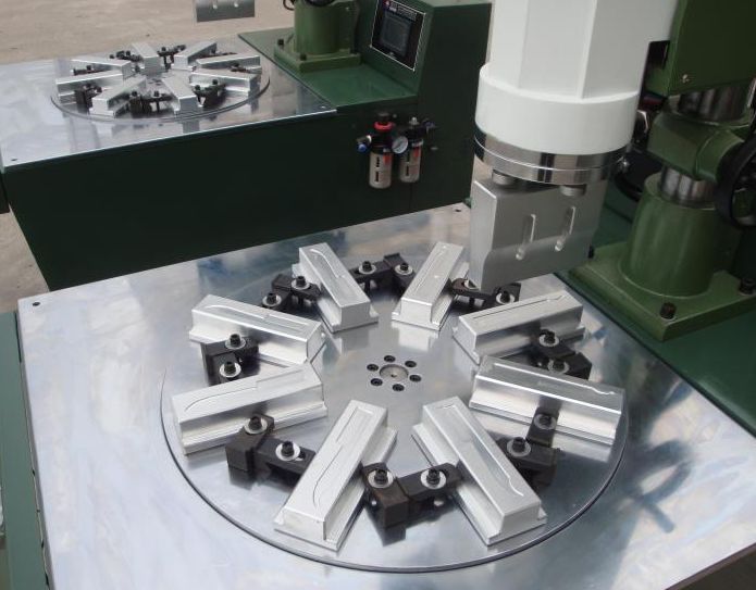 轉(zhuǎn)盤機(jī)-1.jpg 轉(zhuǎn)盤機(jī)-1.jpg